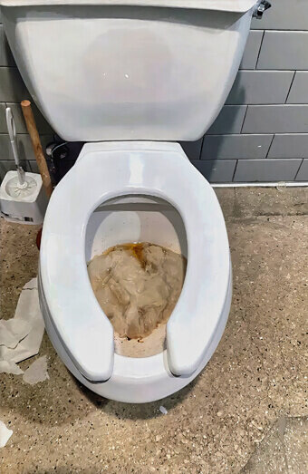 https://kensingtonblockeddrains.com.au/uploads/2025/07/blocked-toilet-27776.jpg